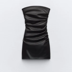 skinnkläning - helt ny skinnklänning ifrån Zara med lappen kvar, storlek M. Nypris 399kr