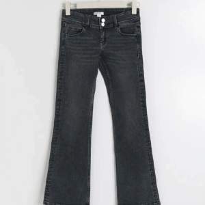 Jätte fina jeans från Gina Young i storlek 158 men ja skulle säga att dom passar större oxå💗 dom är i nyskick💗har tröttnat på dom så därför jag säljer men annars älskar jag dom. Dom är lågmidjade och bootcut