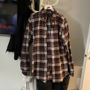 Ralph lauren skjorta  - Säljer denna Ralph lauren skjorta fet till sommar om man gillar Ralph lauren/ flannel skick 8/10 knappast använd 