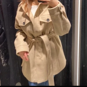 Kappa  - Säljer denna fina kappa från zara /storlek S pris 300kr