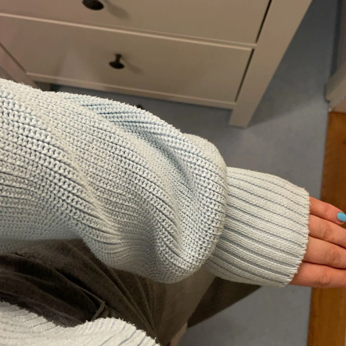 Blå stickad tröja - 90