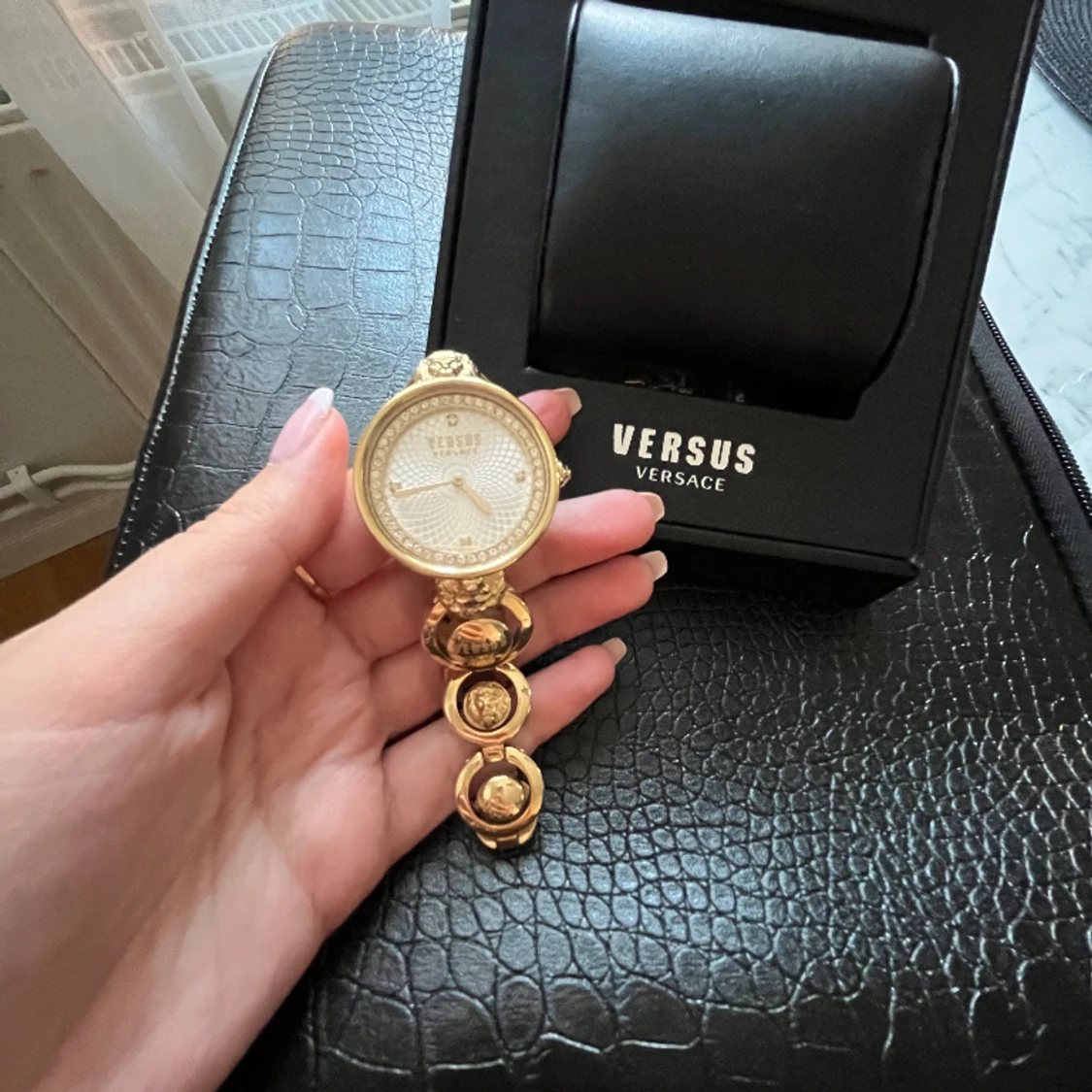 Versace klocka  - 90