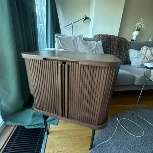 Säng bord hm home  - Två bruna säng bord som säljs ihop för 2000