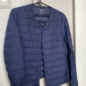 Mörkblå jacka från uniqlo - Såld