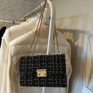 Söt Väska - Säljer nu min super fina väska som inte kommer till användning längre. Använd sparsamt🌟😋🩷 Skick 9/10