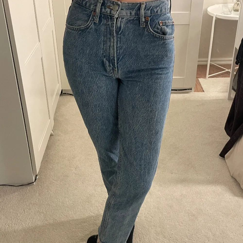 Zara jeans som inte passar mig som jag trodde. Jättefina annars, helt oanvända.. Jeans & Byxor.