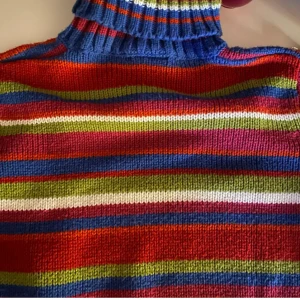 Stickad tröja  - Säljer då de inte är min stil. Köpt nån gång under 00 talet