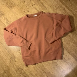 Uniqlo sweater  - Storlek L passar M Nice kvalité inga hål eller fläckar  