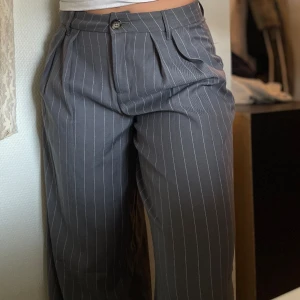 Lågmidjade kostymbyxor - Helt oanvända låga kostymbyxor