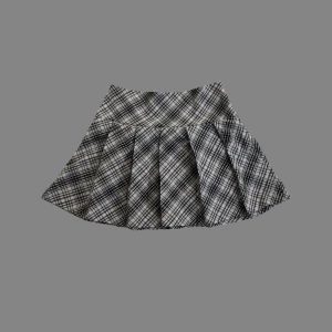 Jättegullig rutig kjol ☠️🕷️ - gullig grå rutig minikjol, skriv gärna om du har frågor! 