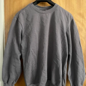 Grå sweatshirt  - Skön och snygg sweatshirt från H&M!