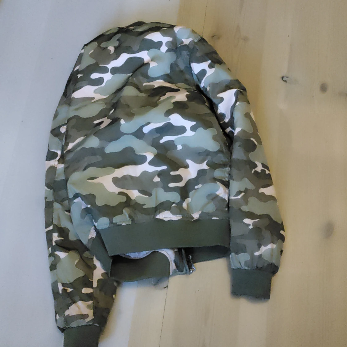 Militär färgad bomberjacka  - 90