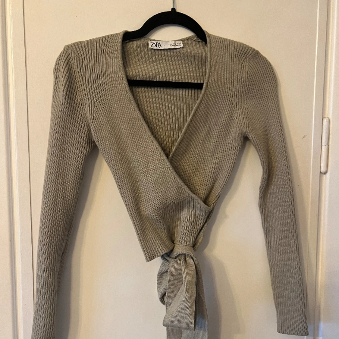 Khakifärgad topp - 90