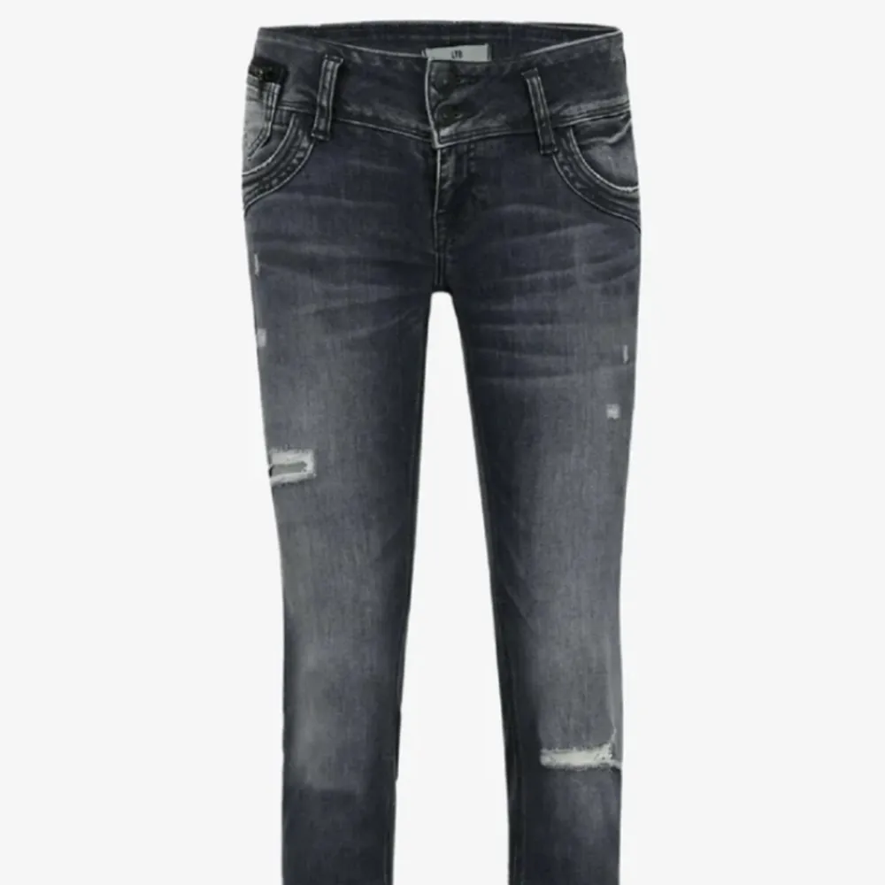 Hej säljer nu dessa populär ltb jeans i mörkgrå tvätt❣️. Jeans & Byxor.