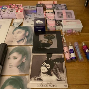 Ariana Grande merch  - Säljer allt på bilden kom privat för priser ☺️