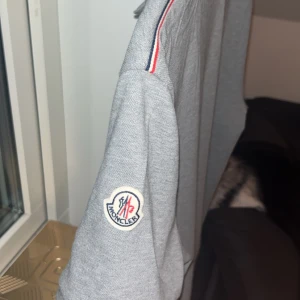 Moncler pike - Moncler pike i storlek m helt ny säljer pågrund ut av för stor fås med tag