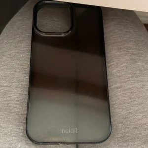 12 pro max  - säljer mitt favorit skal 12 pro max skal, lägger ut fler annonser med fler skal. så vid köp av fler skal på en gång blir de billigare ❤️ Skyddar mobilen otroligt bra, inte en enda spricka hur man en tappar mobilen med de på😍från holdit 