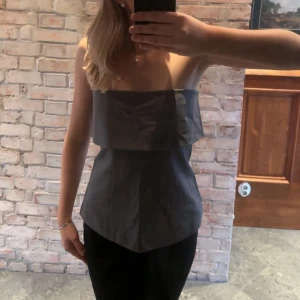 Topp från nakd - Väldigt fin bandeau topp från nakd, aldrig  kommit till användning. 