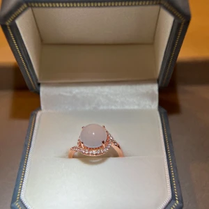 Rose Gold Plated Silver Ring with White Jade - Natural Genuine Jade surrounded by premium zircon. The ring is made of S925 silver and with rose gold plated. Brand new with Jewellery bag provided. Ring size is adjustable 