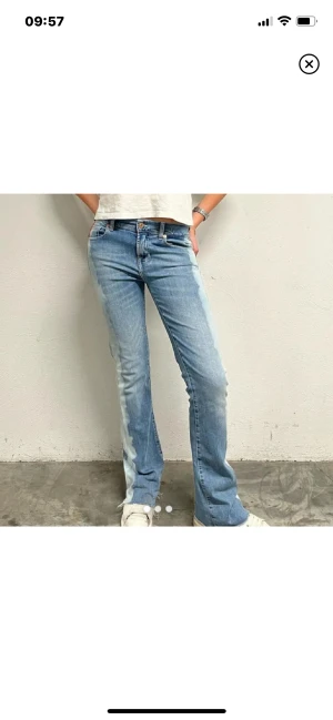 Unika jeans - Intressekoll på mina så coola och unika jeans! Köpta här på plick men aldrig använda av mig. Super unika och snygga💘😇säljer bara vid bra bud, Skriv privat för mått💘