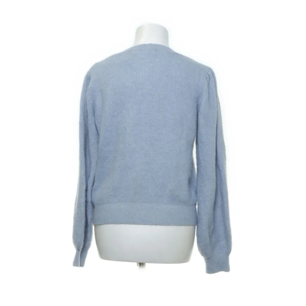 Fin ljusblå stickad tröja! Köpt på sellpy för 250!🩷. Tröjor & Koftor.