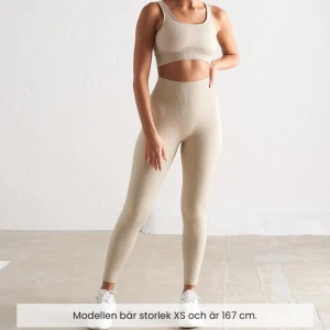 Amin sett  - Säljer detta tränings set från Aimn i strl XS! Använt ca 2 gg så inprincip som nytt ☺️