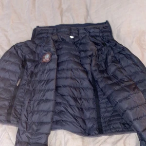 Dam parajumpers jacka XS - Fin parajumpers jacka i bra skick, storlek är dam xs  Köpare står för frakten