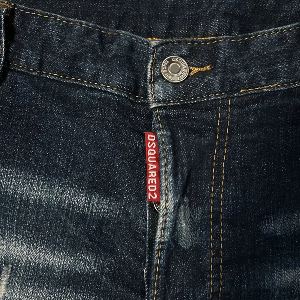 Helt nya blåa dsquared2 jeans storlek 52 påse och lappar medföljer . Jeans & Byxor.