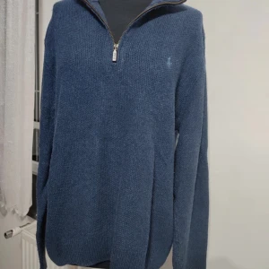 Ralph Lauren half zip  - Riktigt snygg och skön half zip till bra pris. Jag skulle säga att den passar bäst på 180+