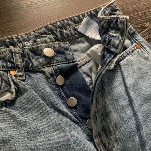 Jeans  - Använda en gång, nytt skick. 