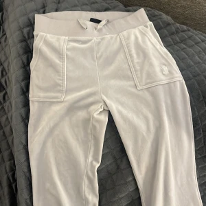 Juicy conture - Ljuslila Juicy byxor i storlek S, nästan helt nya