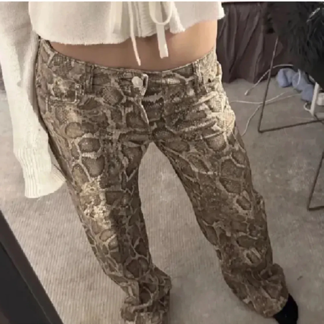 Ormmönstrade byxor/jeans