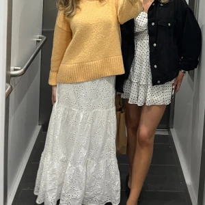 Vit långkjol - Säljer min fina vita långkjol från gina tricot☺️