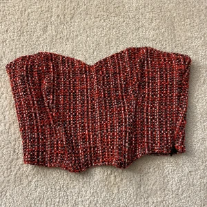 Zara topp  - Säljer denna röda zara toppen då den inte passar!💕