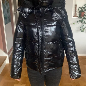 Ck jacka - Säljer denna as billigt och as snygga jacka!