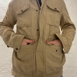 Field jacket  - Skick 9/10, storlek M vet inte märke 