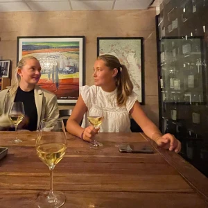 Blus - Säljer vit somrig blus🌸 säljer för den inte kommer till användning längre. Skickar gärna fler bilder 