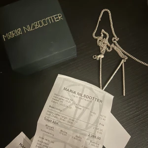 Maria Nilsdotter halsband  - Maria Nilsdotter halsband i bokstaven N (den stora) i topp skick 