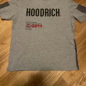 Hoodrich tshirt i nydkick som inte säljs längre