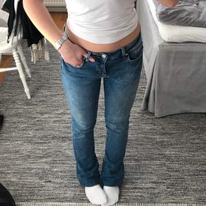 Ett par LTB jeans i storlek 34. Köpta här på Plick men har inte kommit till användning. Skriv om du har några funderingar kring mått! 