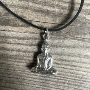 Halsband  - Nytt budha halsband 