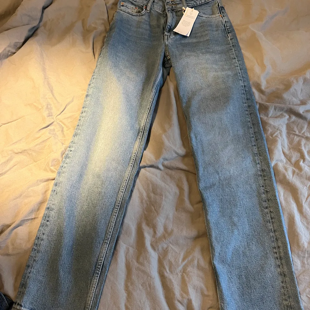 Jeans från Ginatricot, oanvända med prislapp.. Jeans & Byxor.