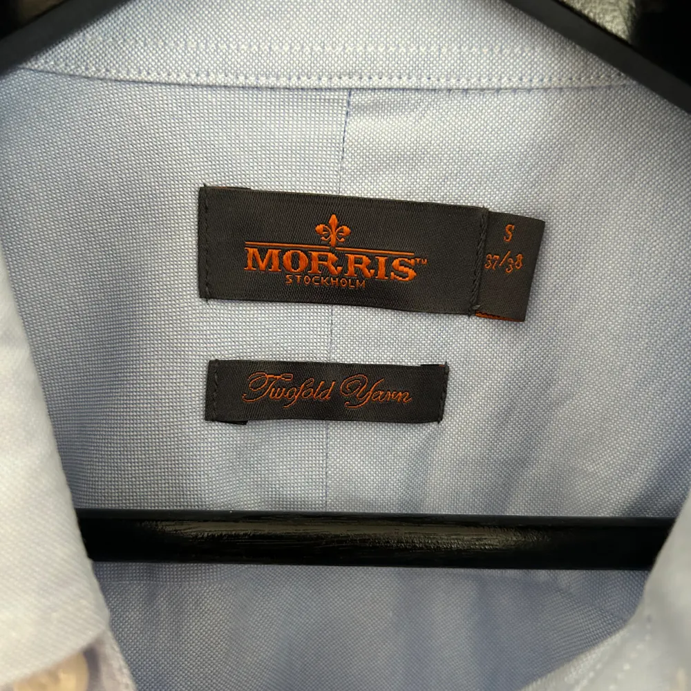 Säljer denna Morris skjorta som är perfekt till sommaren | Skicket är 9/10 och storleken är S | Vårt pris är 499 | Hör av dig vid minsta fundering! . Skjortor.