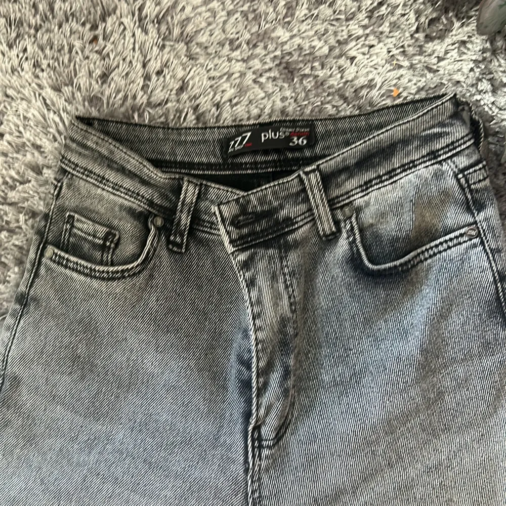 36 Size, very good condition and stretchy material . Jeans & Byxor.