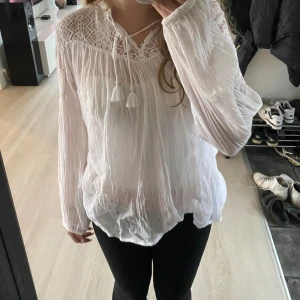 Ralph lauren blus - Säljer denna super söta Ralph lauren blusen i super bra skick 💞 stl M 💞 vid frågor och funderingar är de bara att höra av sig 😇