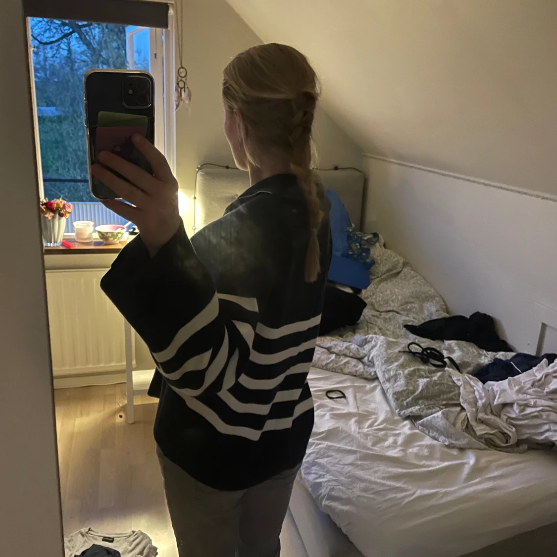 Mörkblå randig tröja  - 90