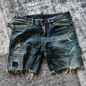 Gamla avklippta dsquared2 jeans