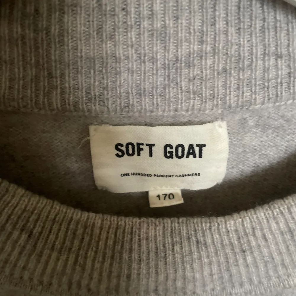 Fin tröja från soft goat i fint sick! Bara att skriva om du har en fråga eller annat!. Tröjor & Koftor.