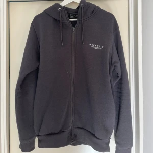 MCKENZIE zip up Hoodie  - Storlek-L Skick- Se andra bilden annars bra 