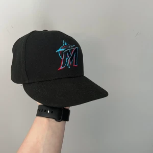 New era keps fitted - Använder inte då den är för stor på mig 